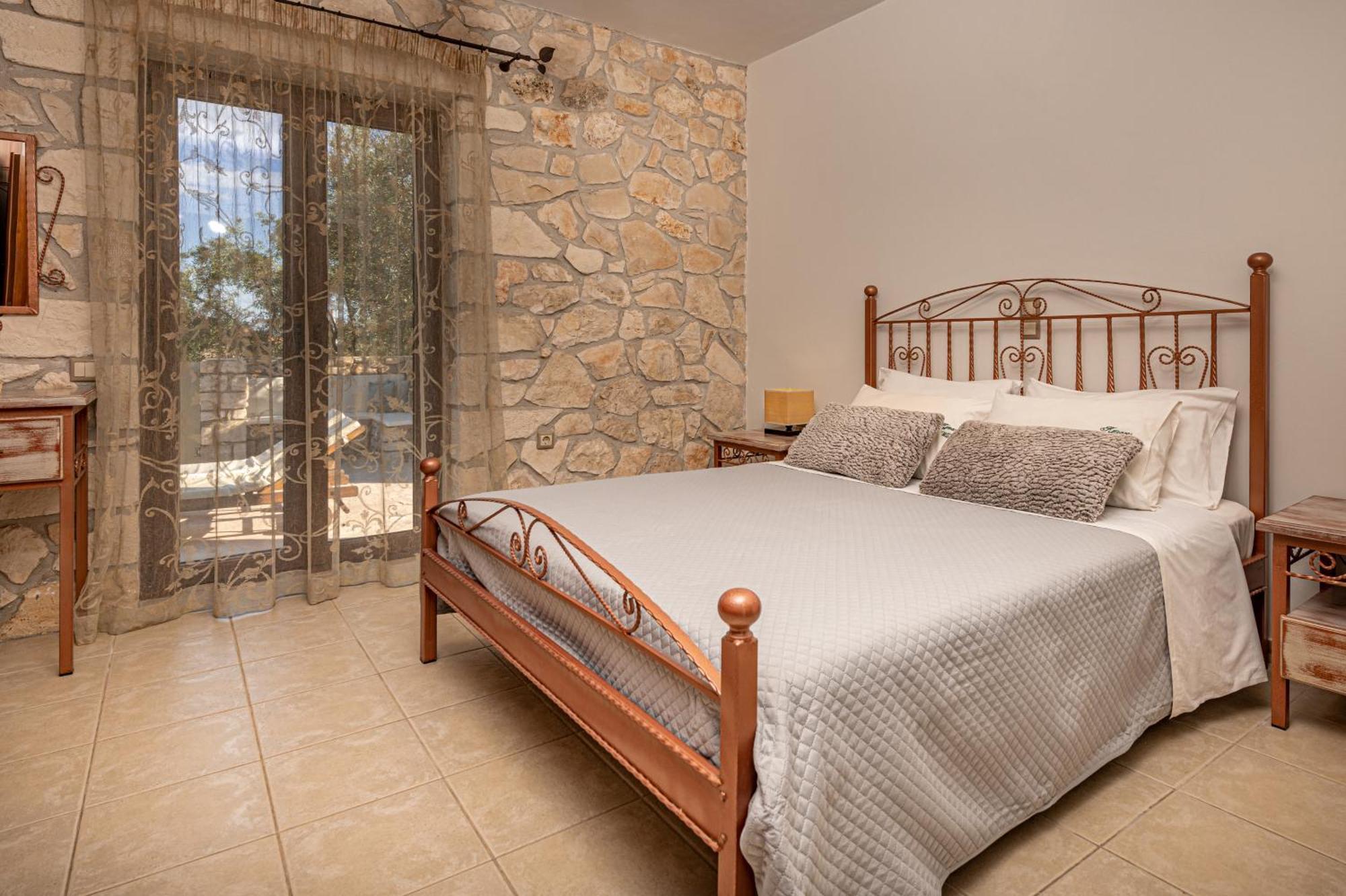 Kymaros Villas Keri Rum bild