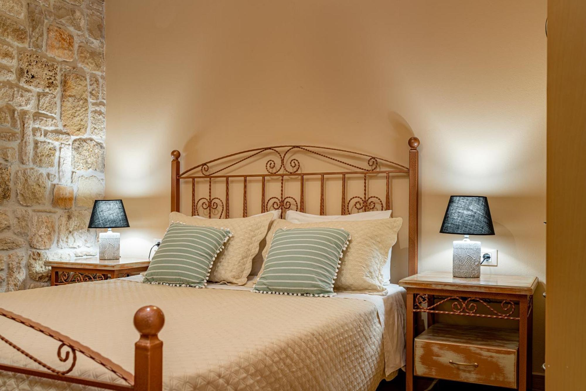 Kymaros Villas Keri Rum bild